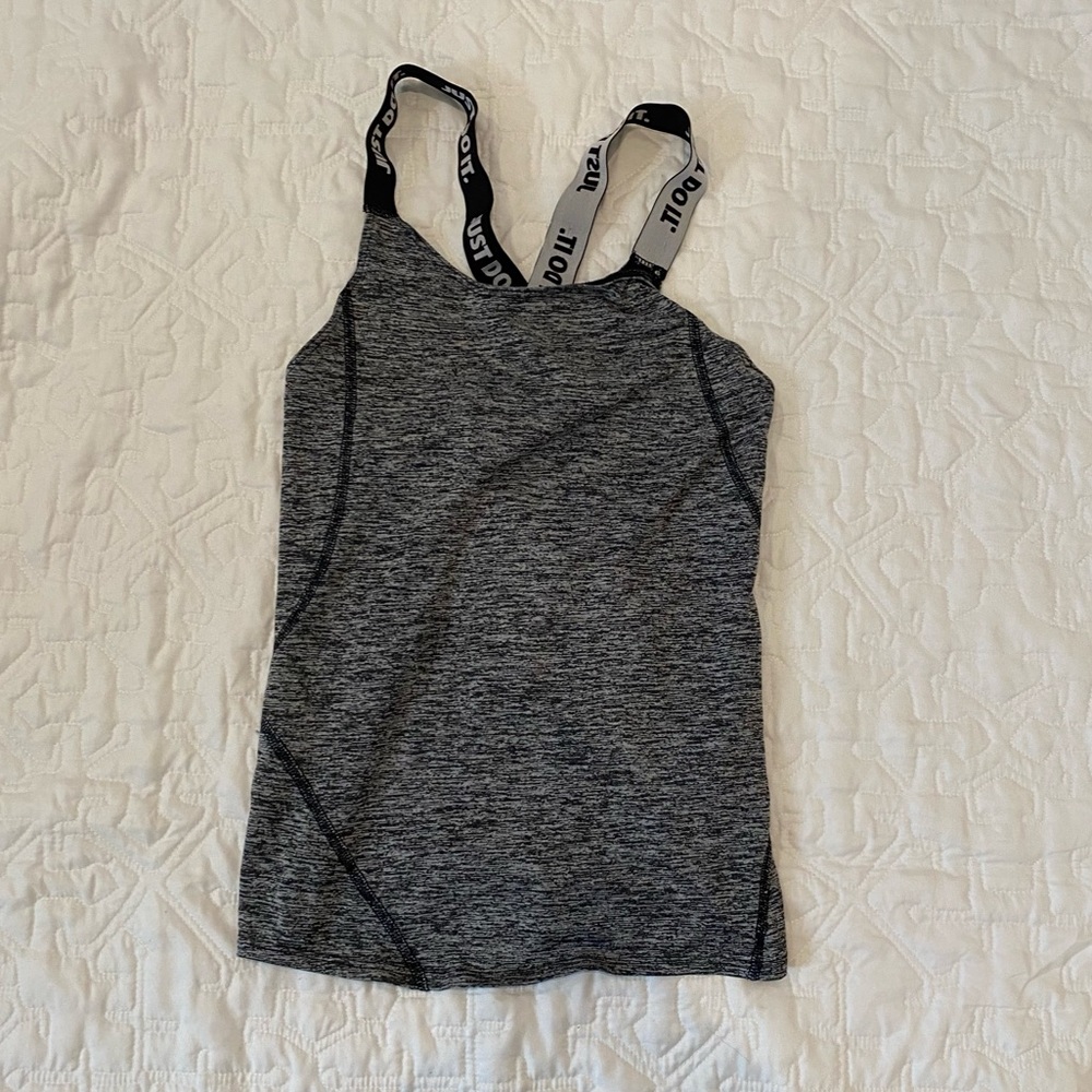 Grey tank-top!! ☑️☑️🐘